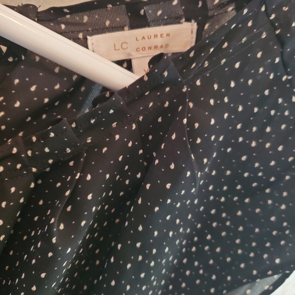 Lauren Conrad Short Sleeve Black Pattern Blouse - Picture 5 of 6